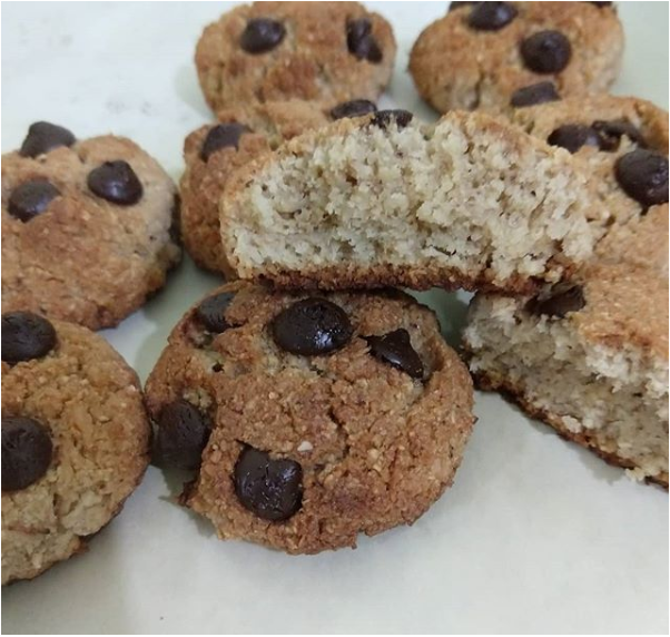 Cookie LowCarb com gotas de chocolate 80%, feito com Natudolce Chef e farinhas de oleagenosas