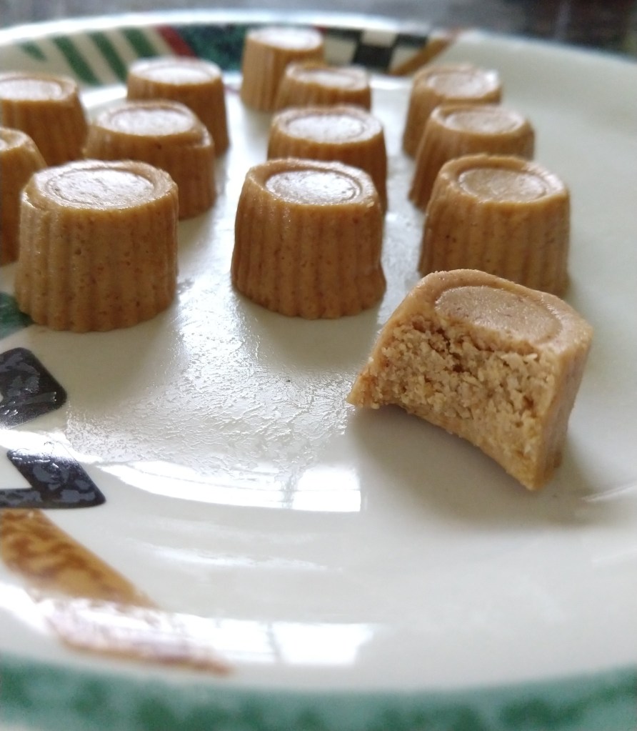 Paçoca Low Carb feita com Natudolce Chef, farinha de coco, amendoim e sal.